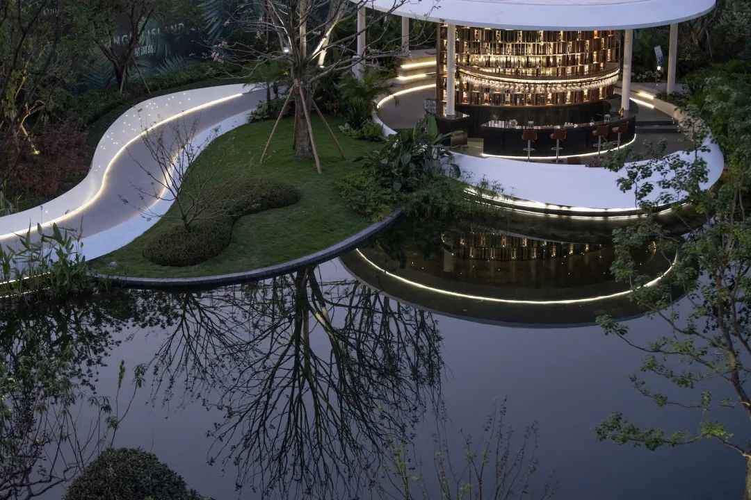 新希望以曲线美学进入重庆，打造城市中心的“天空之岛”